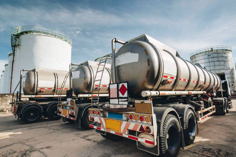 Mise à la terre sécurisée d’un camion-citerne sur aire de chargement